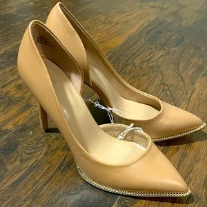 BCBGeneration nude pumps 8.5